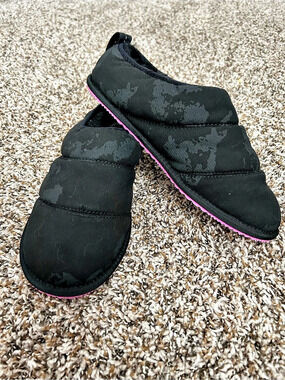 Sorel Go-Bodega Run Slipper Black & Pink US 9